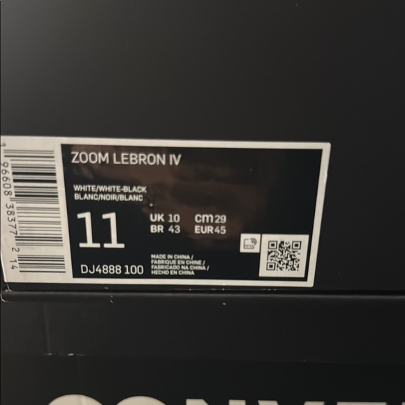 Nike Zoom LeBron IV in White and Black - Picture 1 of 5